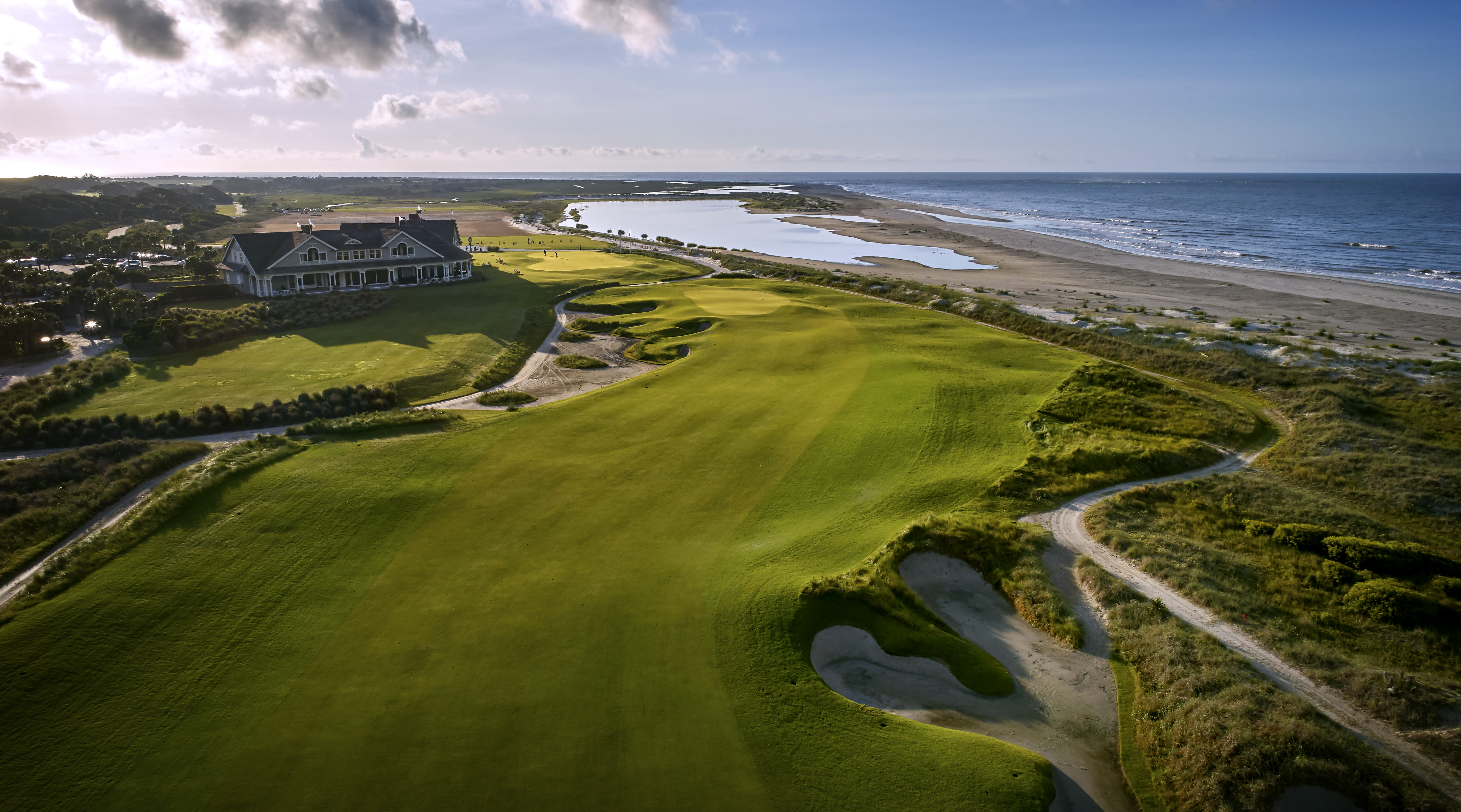 Image: Golf fairway with ocean in background